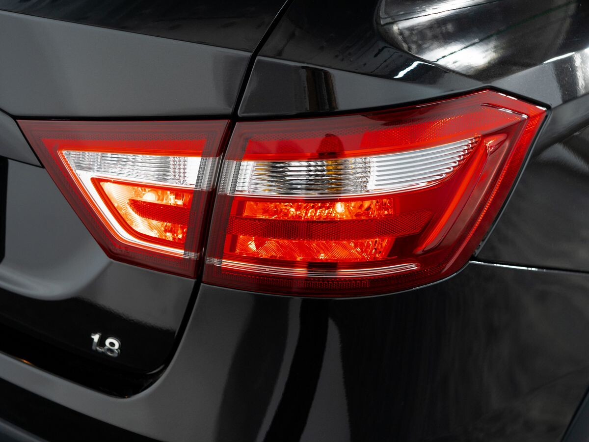 Lada (ВАЗ) Vesta 2018 - фото автомобиля