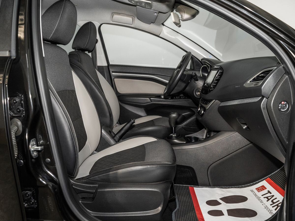 Lada (ВАЗ) Vesta 2018 - фото автомобиля