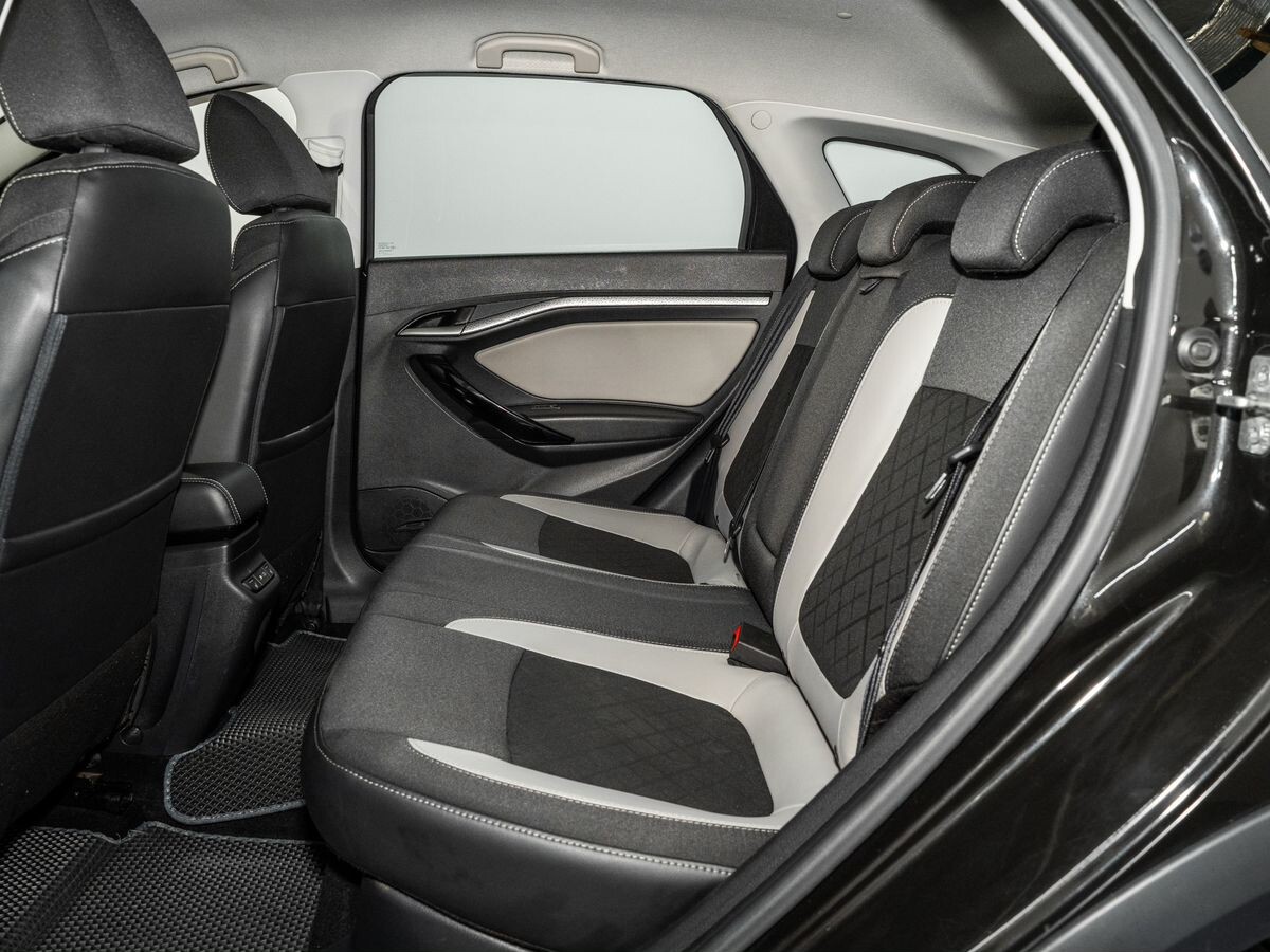 Lada (ВАЗ) Vesta 2018 - фото автомобиля