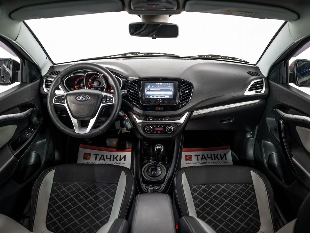 Lada (ВАЗ) Vesta 2018 - фото автомобиля