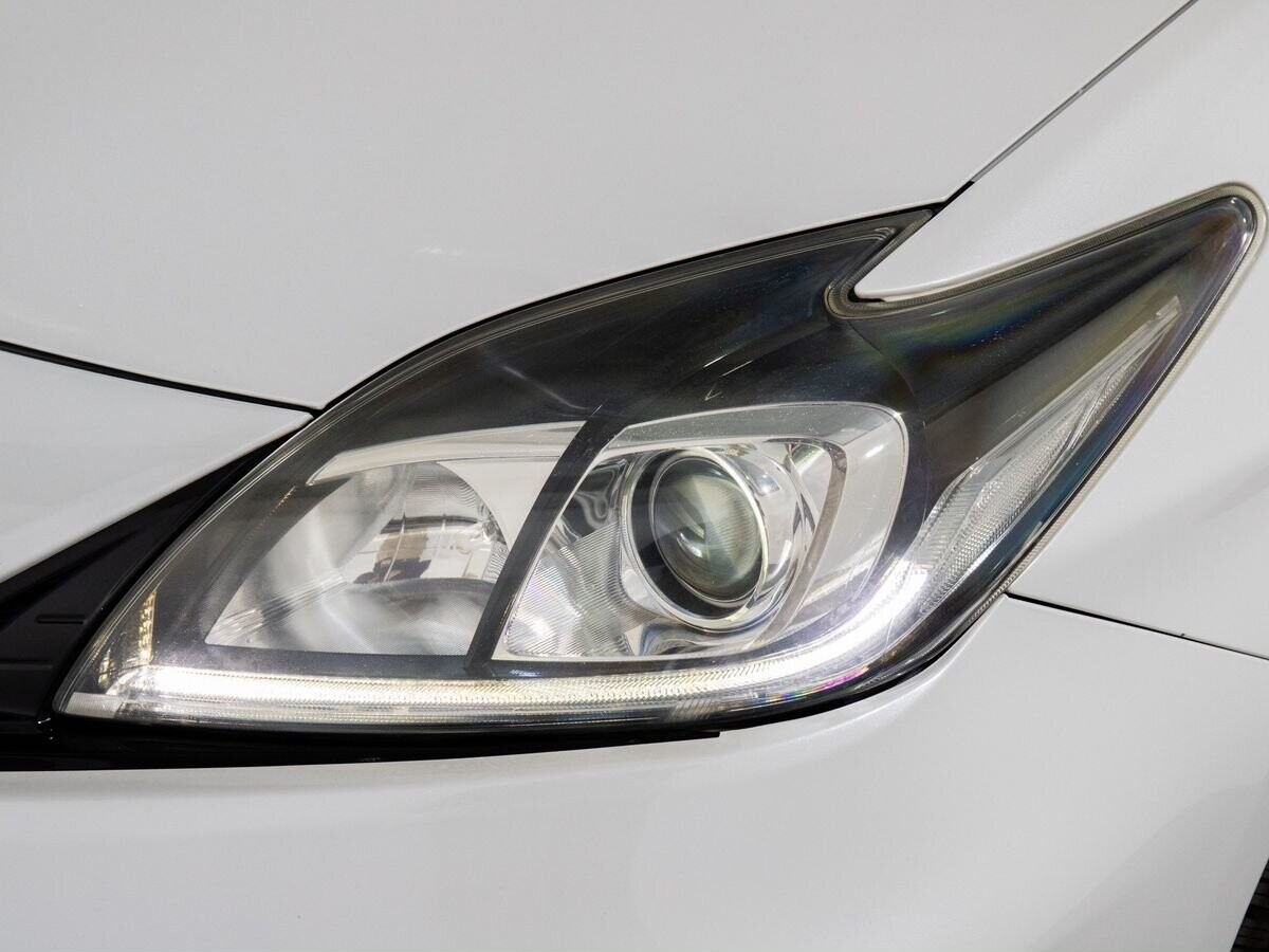 Toyota Prius 2013 - фото автомобиля