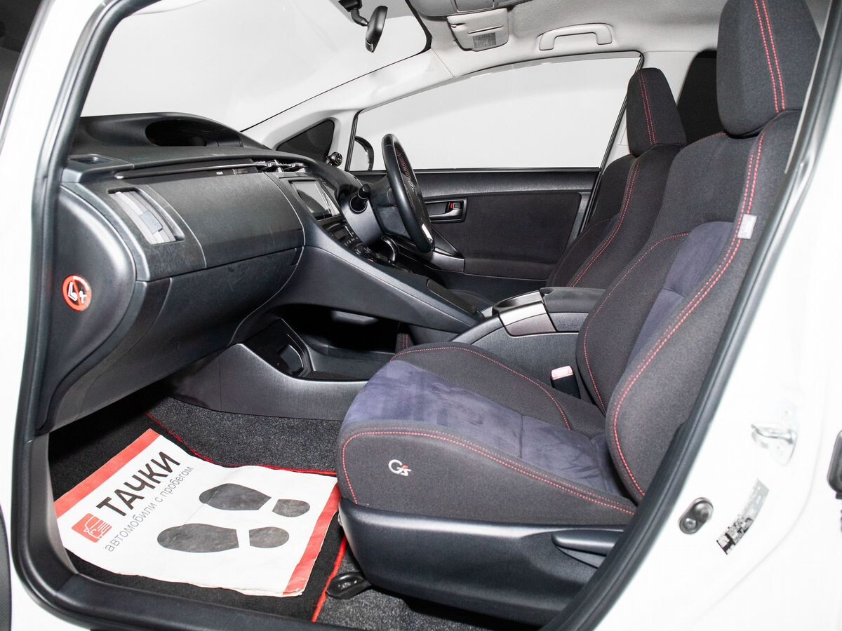 Toyota Prius 2013 - фото автомобиля