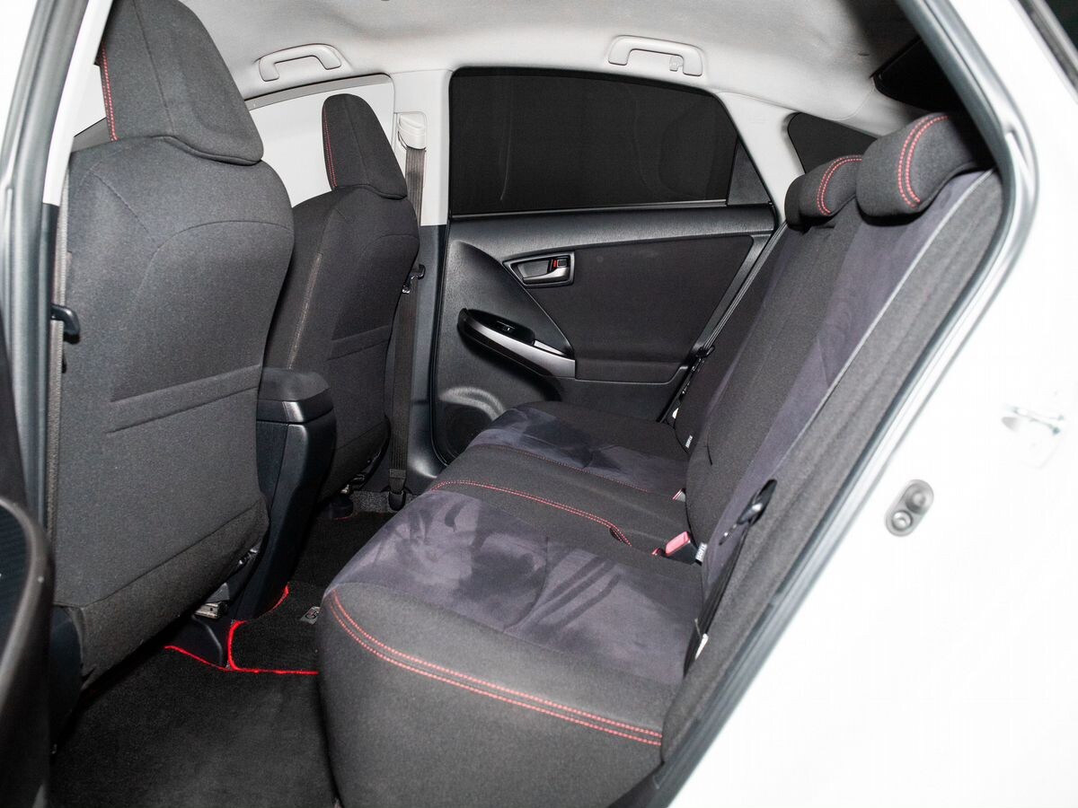 Toyota Prius 2013 - фото автомобиля