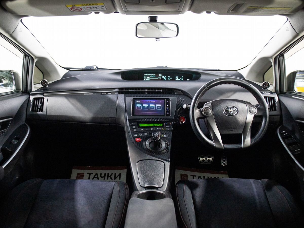 Toyota Prius 2013 - фото автомобиля