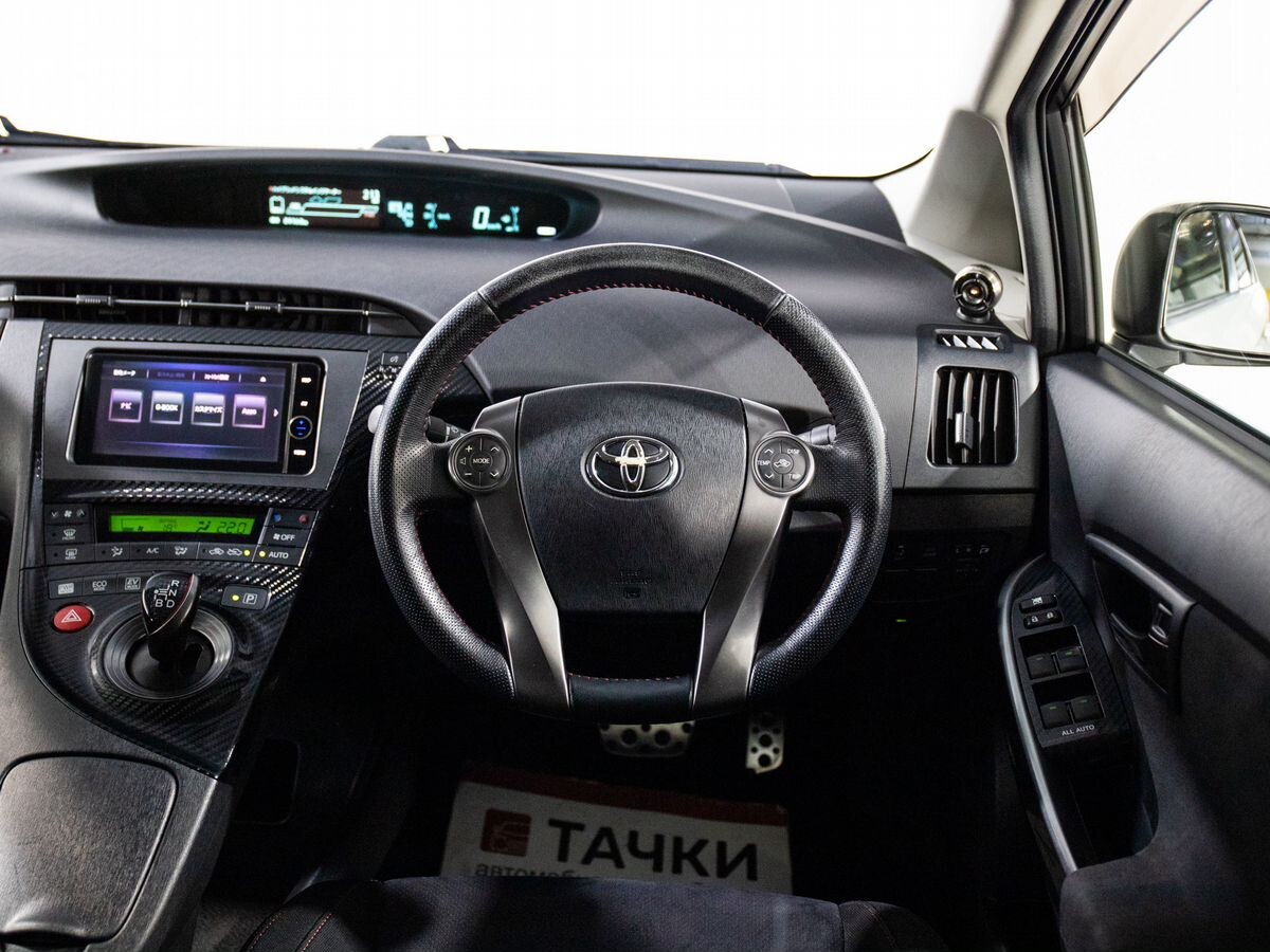 Toyota Prius 2013 - фото автомобиля