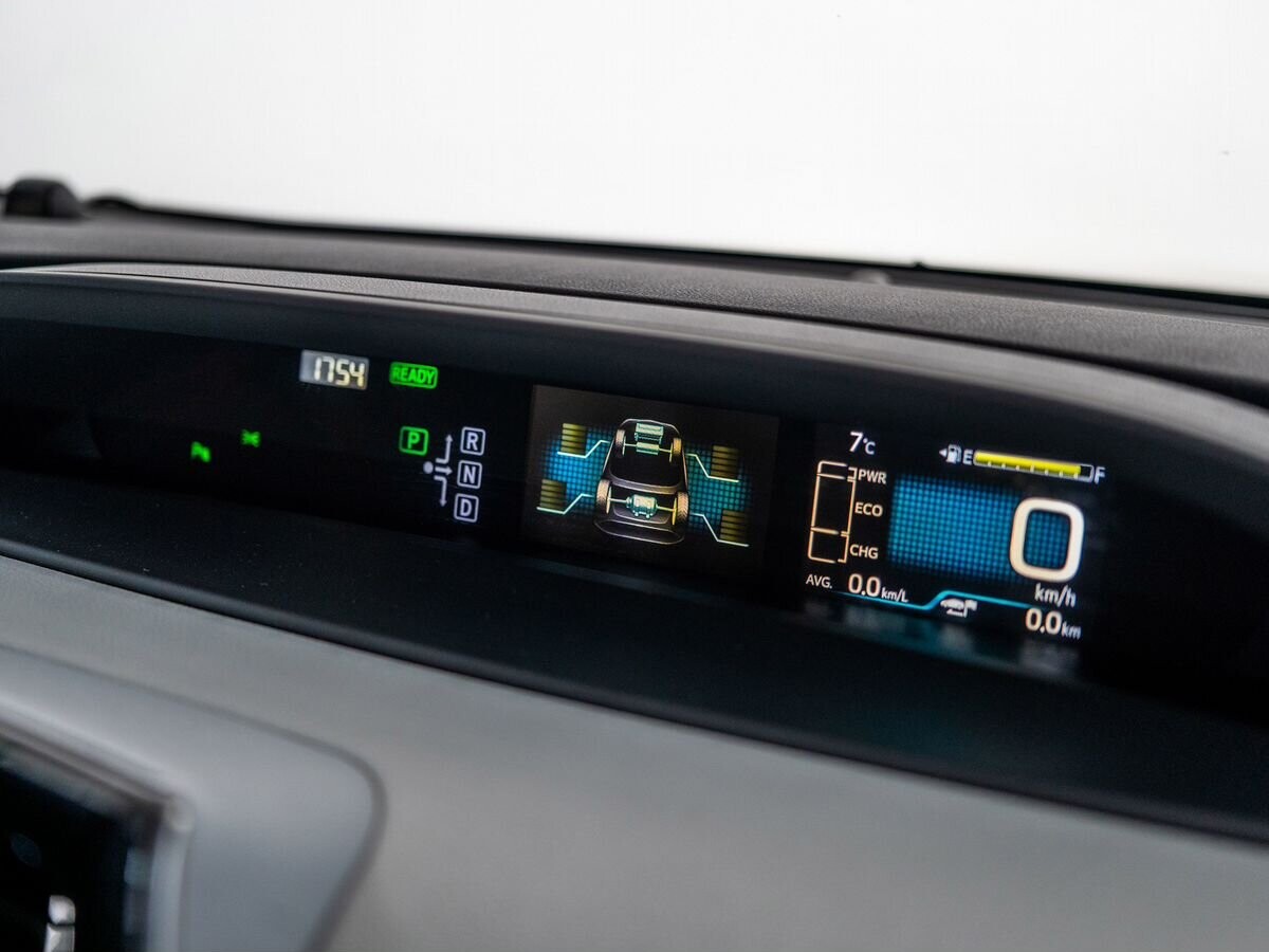 Toyota Prius 2017 - фото автомобиля