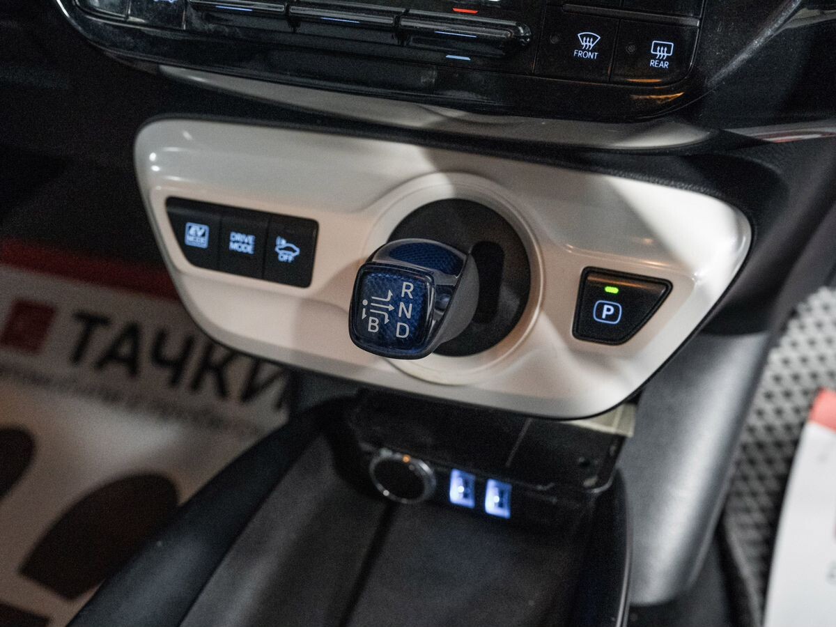 Toyota Prius 2017 - фото автомобиля