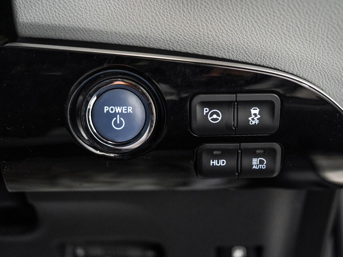 Toyota Prius 2017 - фото автомобиля