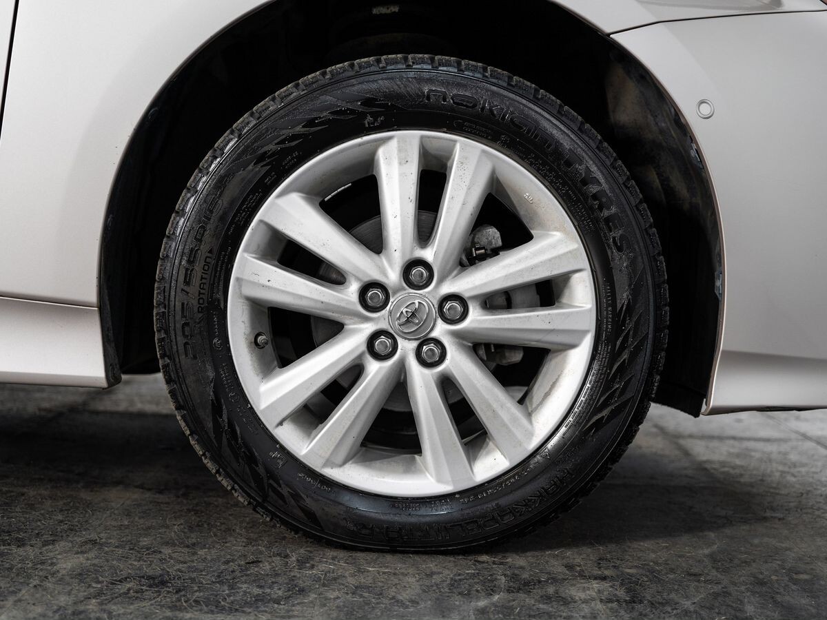 Toyota Prius 2017 - фото автомобиля