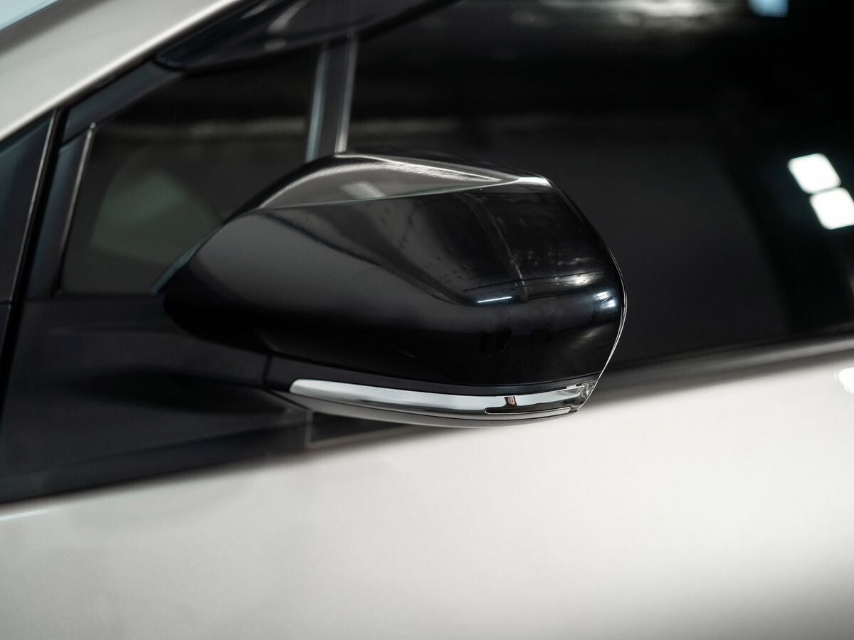 Toyota Prius 2017 - фото автомобиля