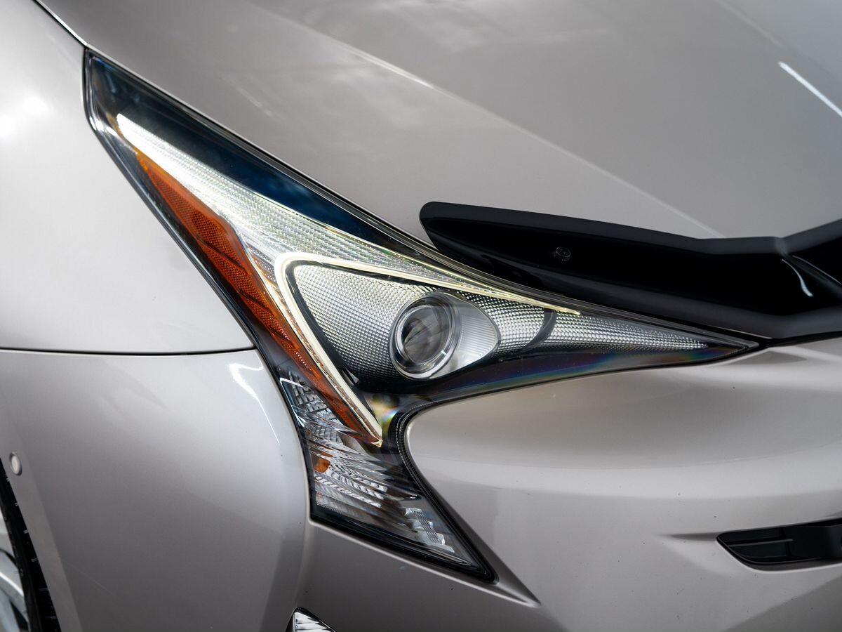 Toyota Prius 2017 - фото автомобиля