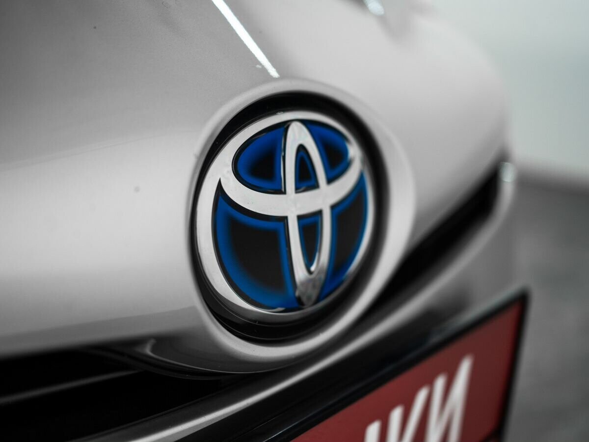 Toyota Prius 2017 - фото автомобиля