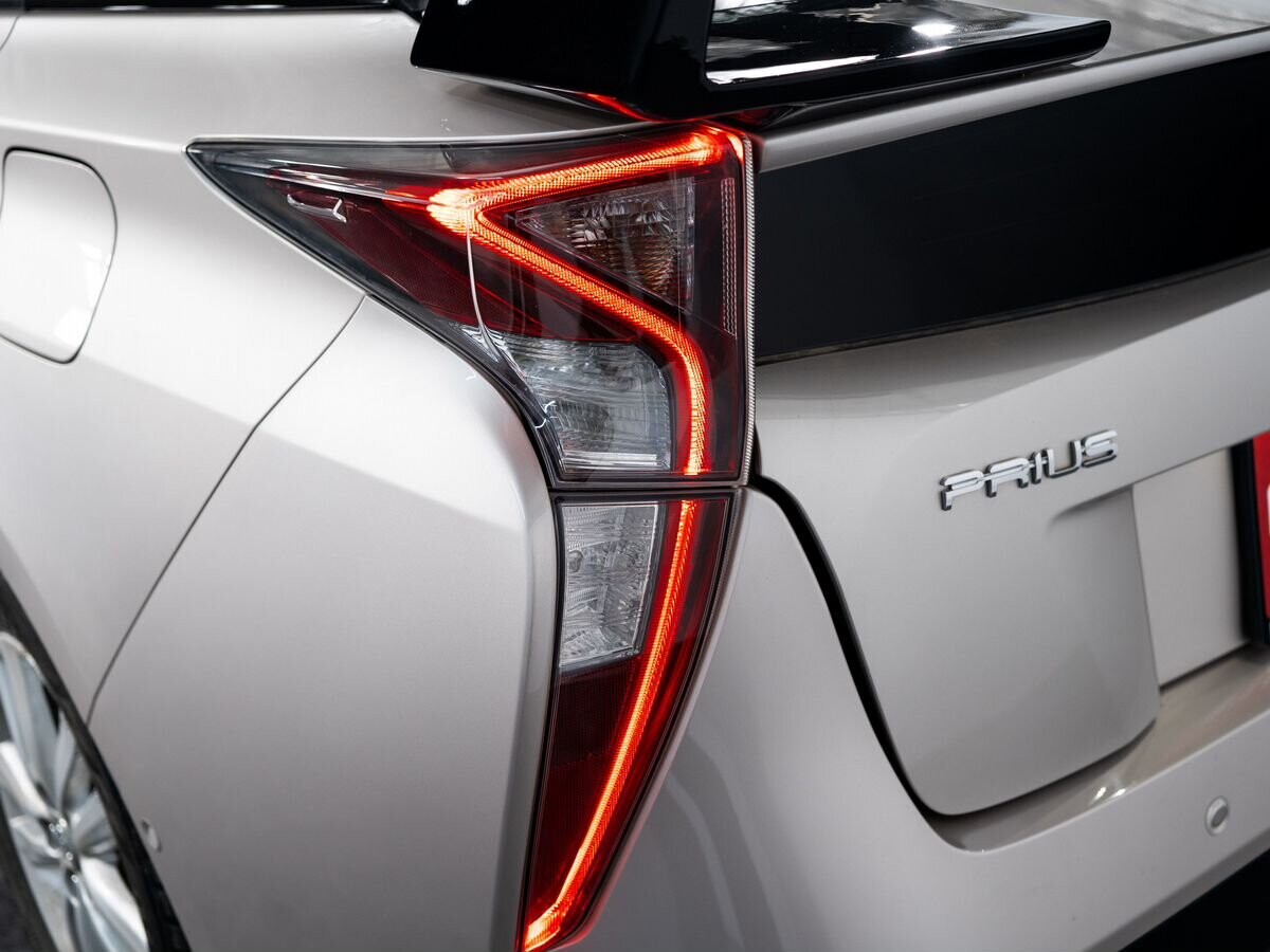 Toyota Prius 2017 - фото автомобиля