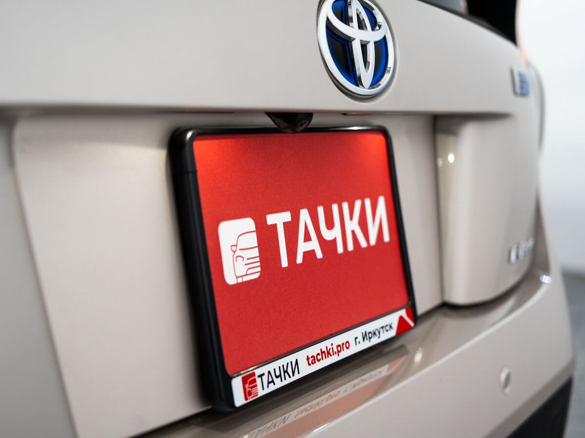 Toyota Prius 2017 - фото автомобиля