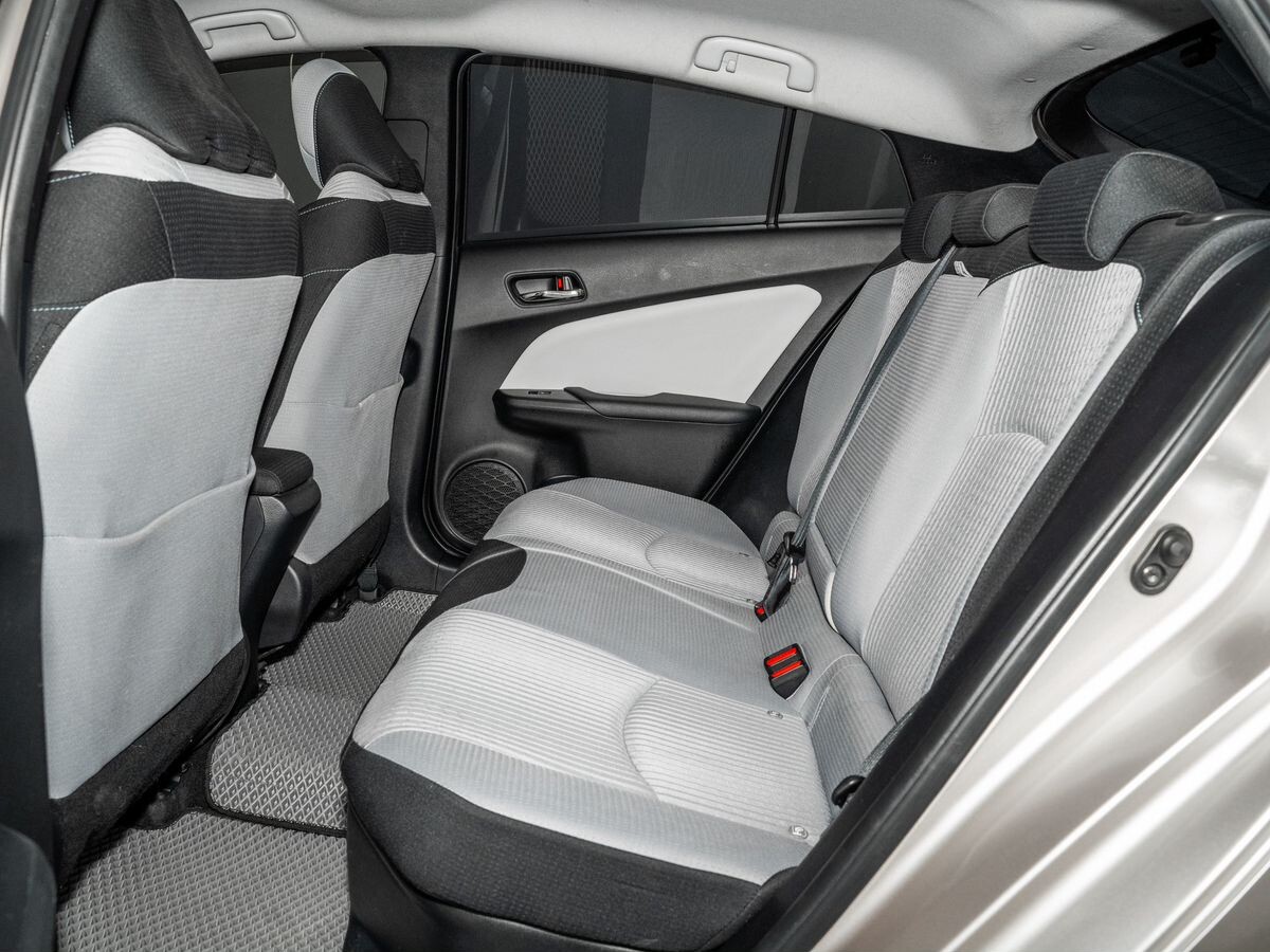 Toyota Prius 2017 - фото автомобиля