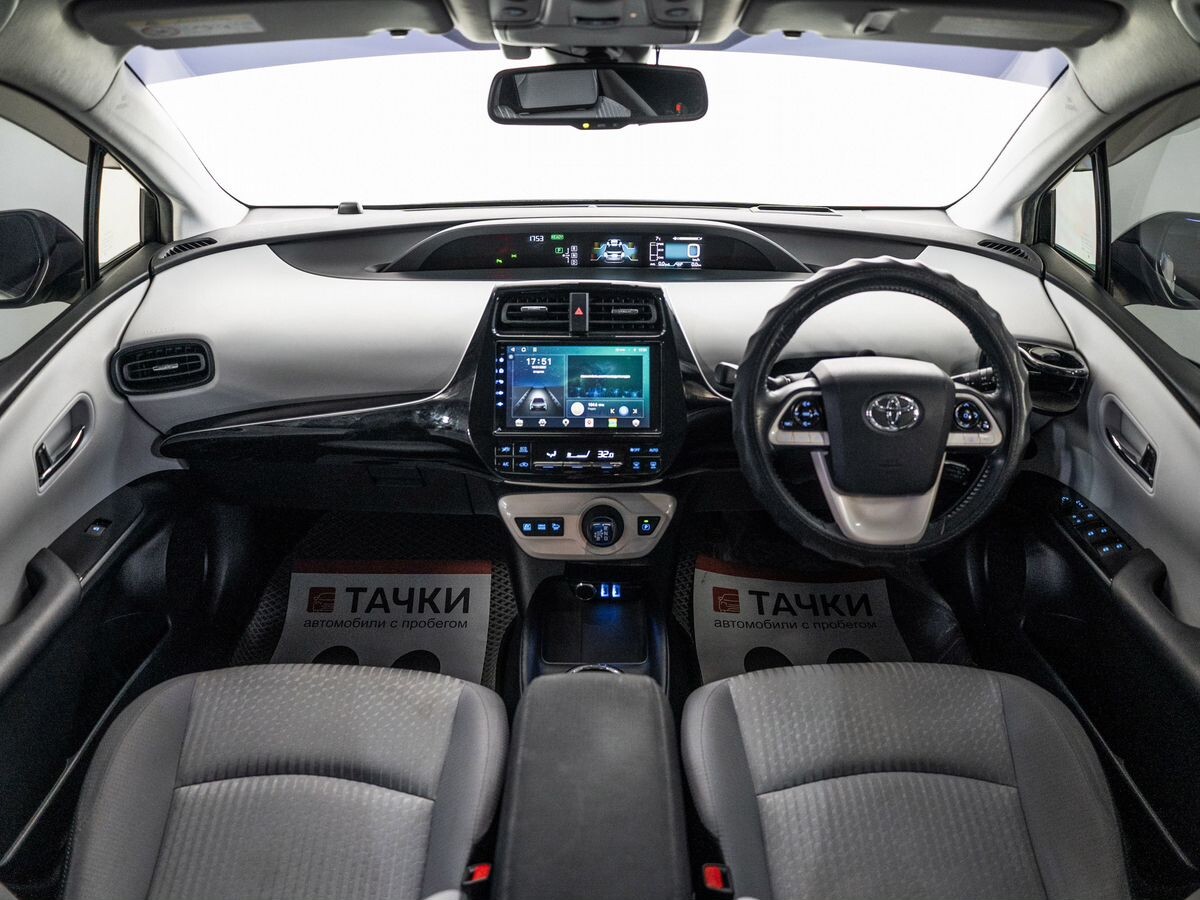Toyota Prius 2017 - фото автомобиля