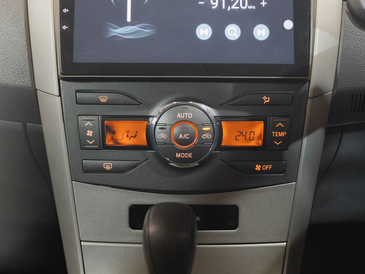 Toyota Corolla 2010 - фото автомобиля