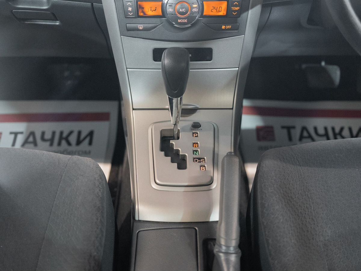Toyota Corolla 2010 - фото автомобиля