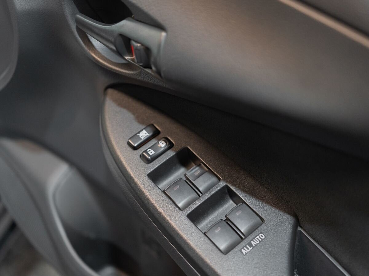 Toyota Corolla 2010 - фото автомобиля