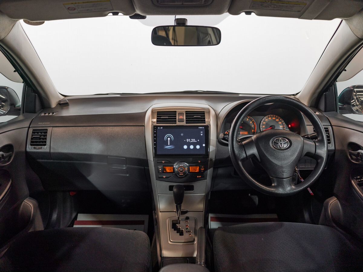 Toyota Corolla 2010 - фото автомобиля