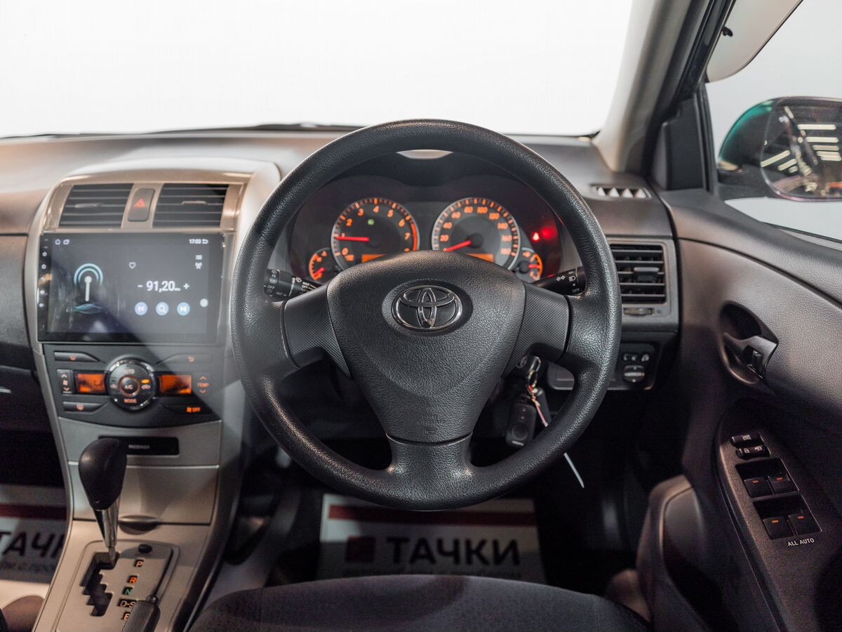 Toyota Corolla 2010 - фото автомобиля