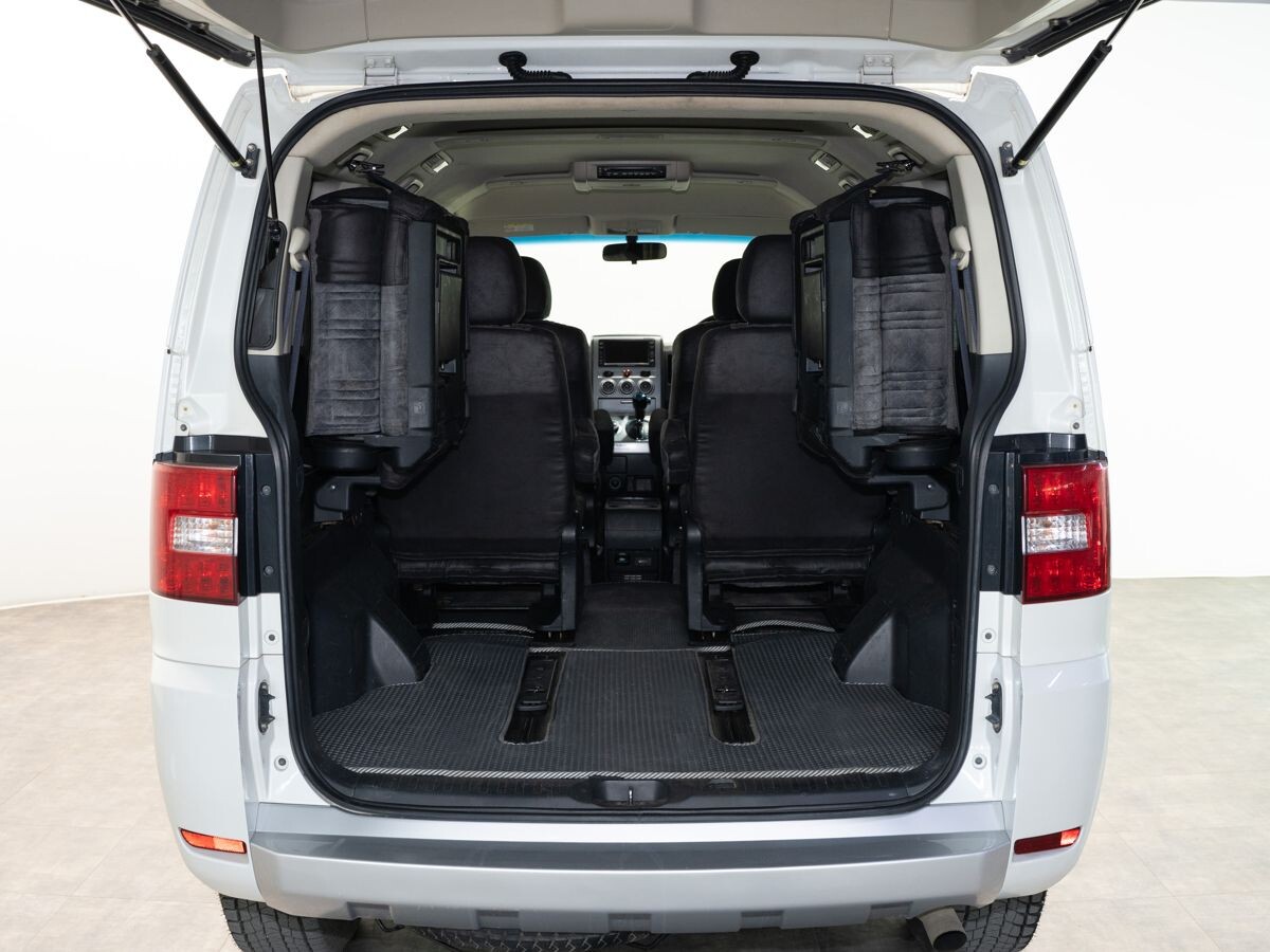 Mitsubishi Delica D:5 2010 - фото автомобиля