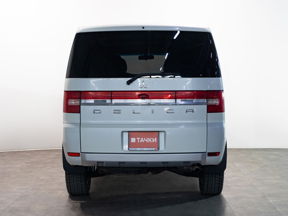 Mitsubishi Delica D:5 2010 - фото автомобиля