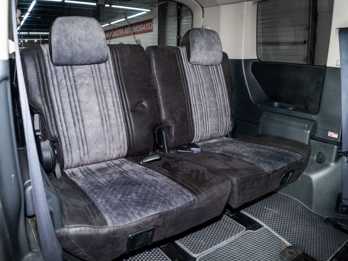 Mitsubishi Delica D:5 2010 - фото автомобиля