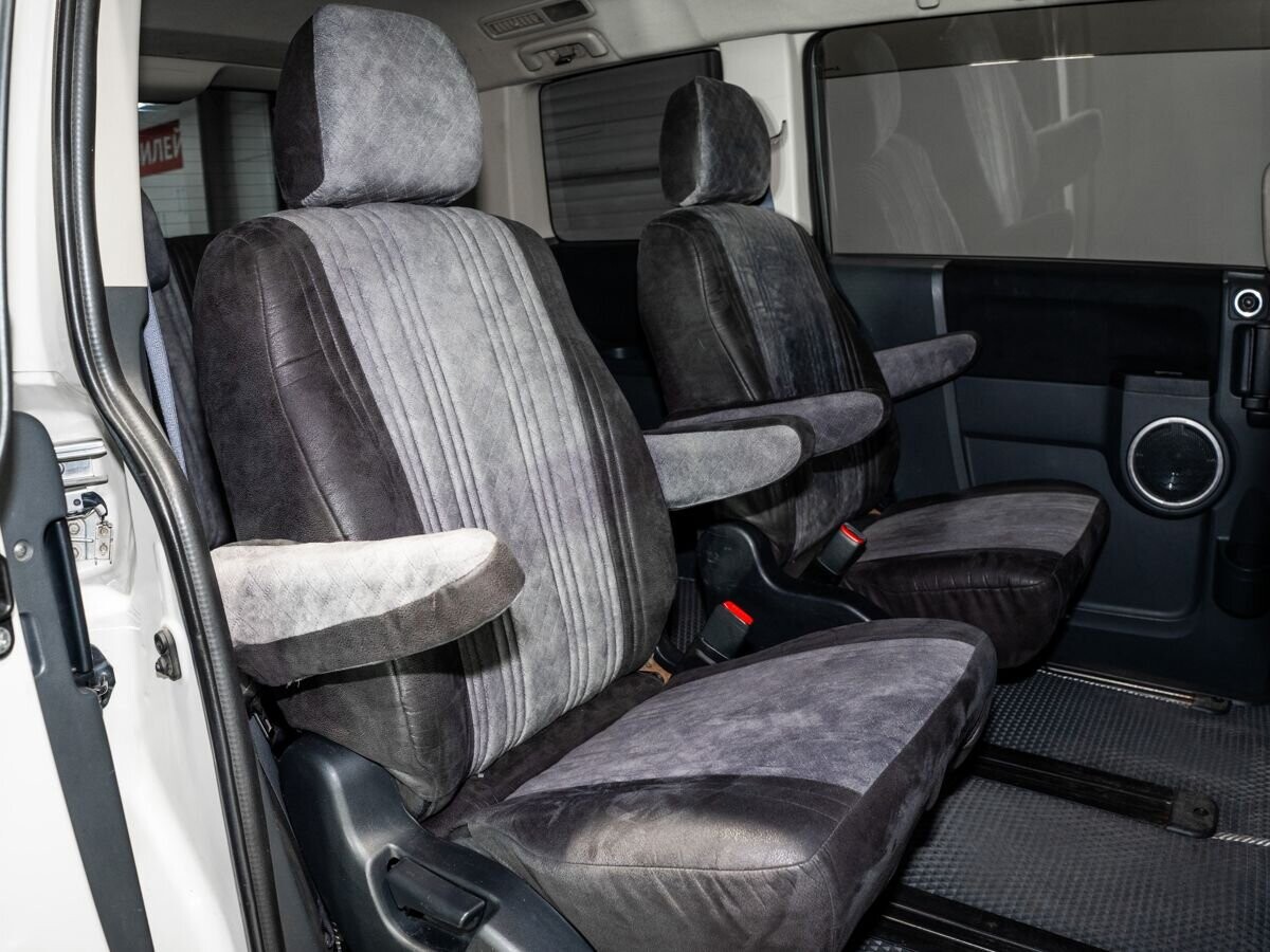 Mitsubishi Delica D:5 2010 - фото автомобиля