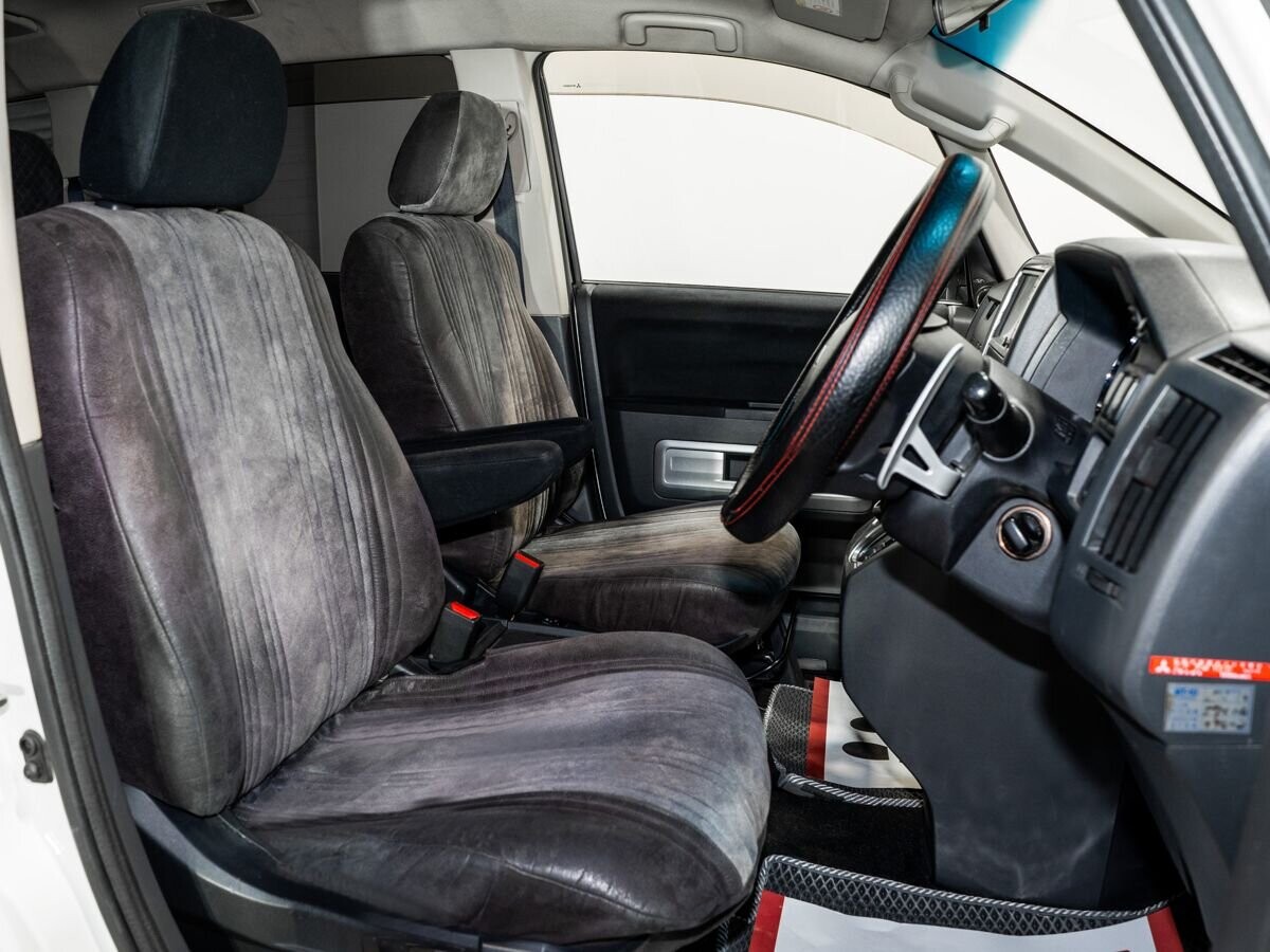 Mitsubishi Delica D:5 2010 - фото автомобиля