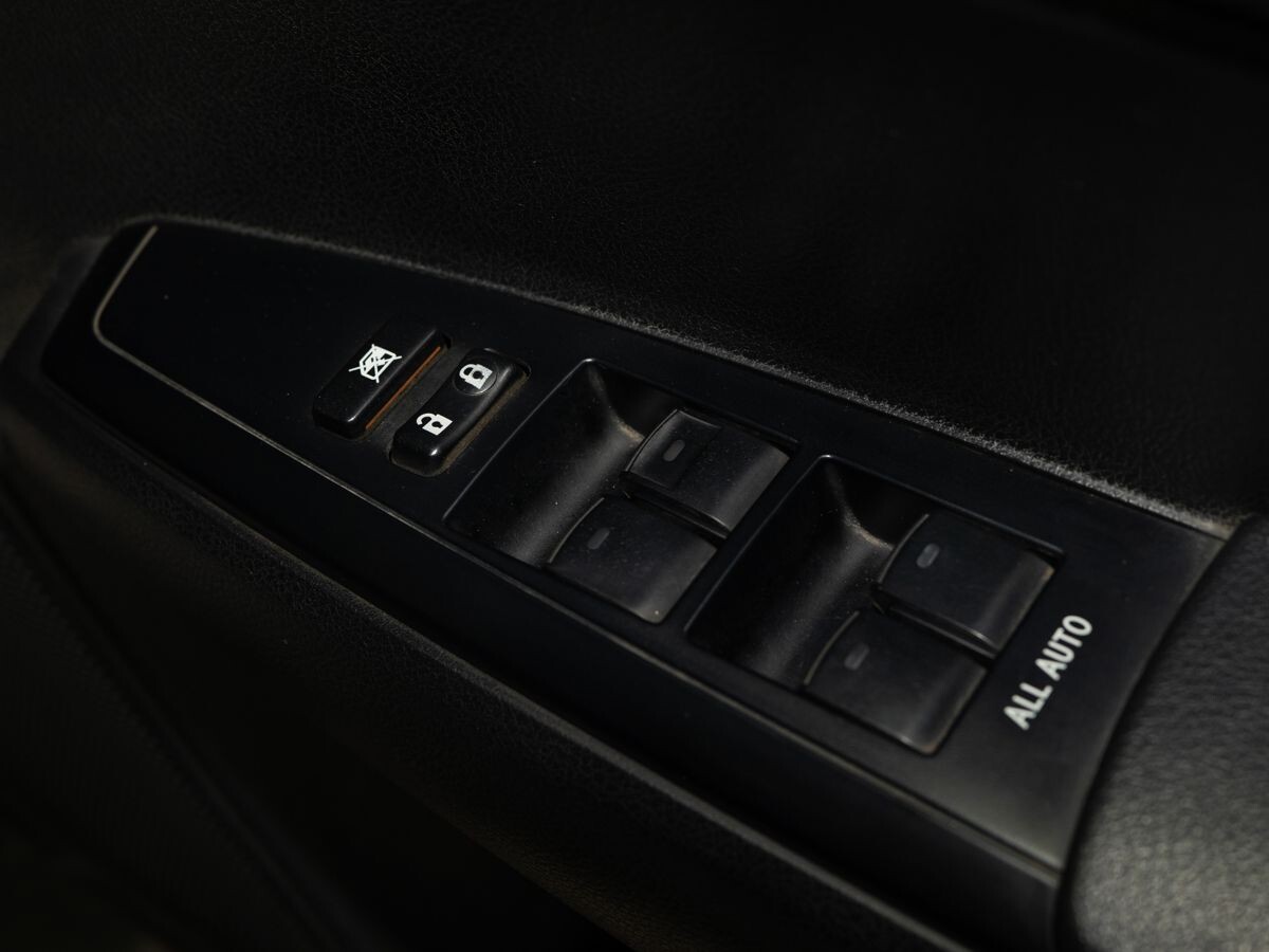 Toyota Corolla 2013 - фото автомобиля