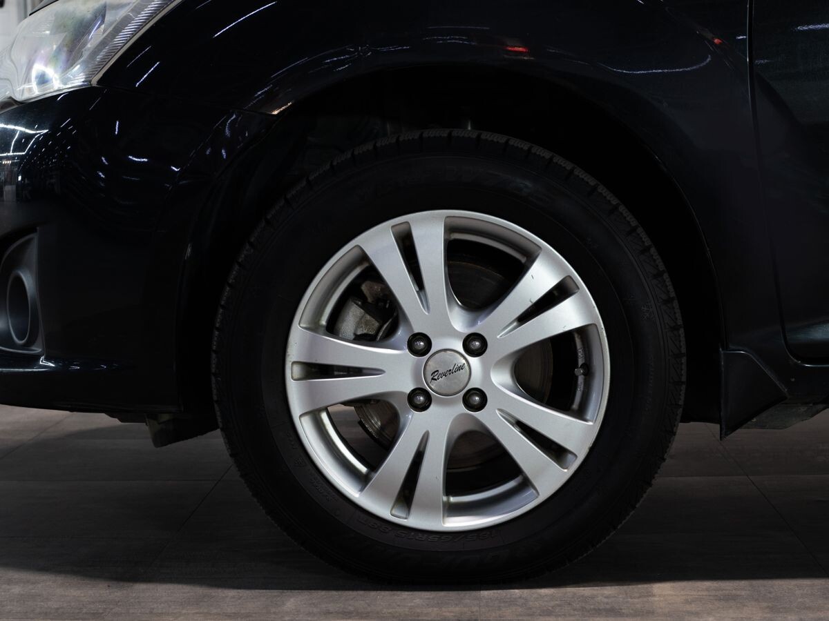 Toyota Corolla 2013 - фото автомобиля