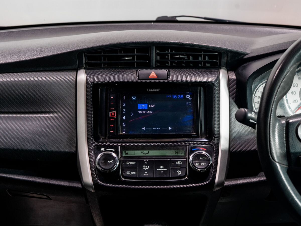 Toyota Corolla 2013 - фото автомобиля