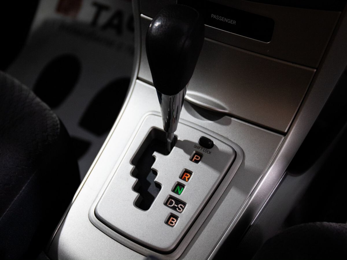 Toyota Corolla 2010 - фото автомобиля