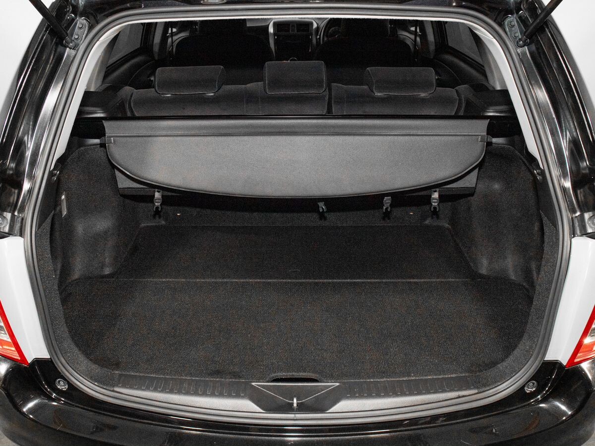 Toyota Corolla 2010 - фото автомобиля