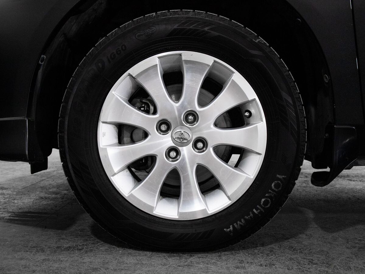 Toyota Corolla 2010 - фото автомобиля