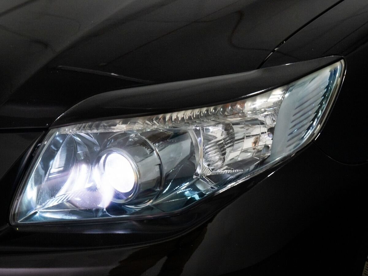 Toyota Corolla 2010 - фото автомобиля