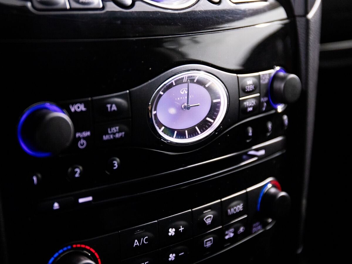 Infiniti QX70 2014 - фото автомобиля