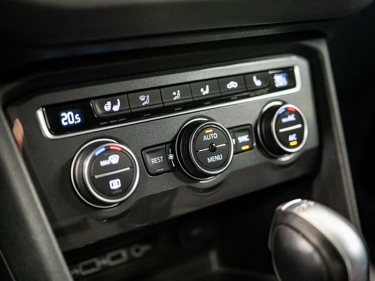 Volkswagen Tiguan 2018 - фото автомобиля