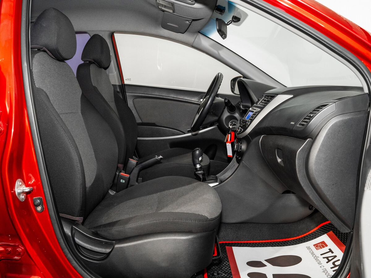 Hyundai Solaris 2012 - фото автомобиля