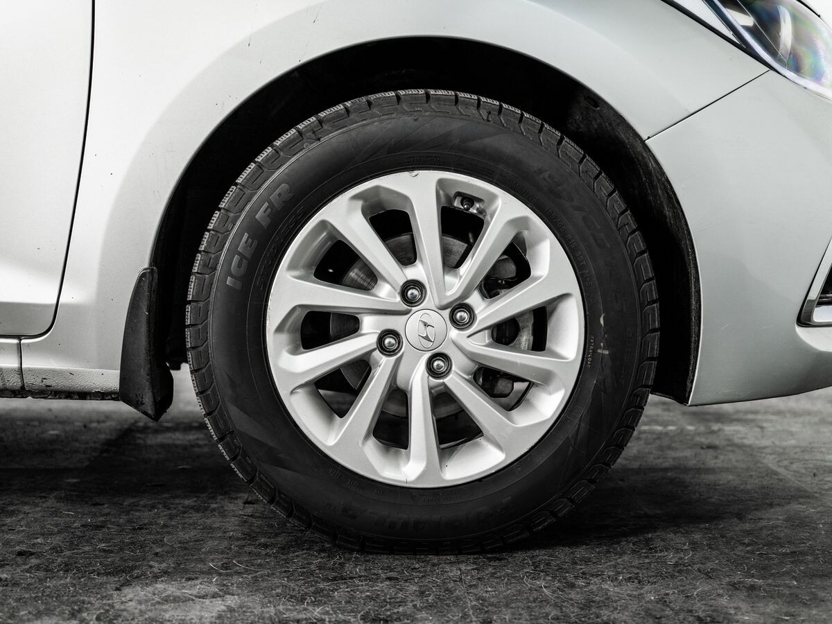 Hyundai Solaris 2017 - фото автомобиля