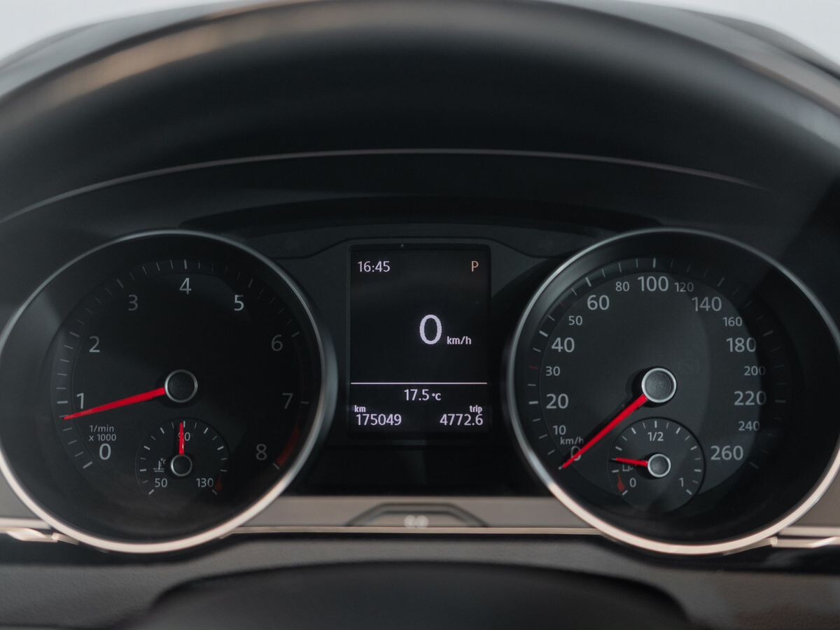 Volkswagen Passat 2015 - фото автомобиля