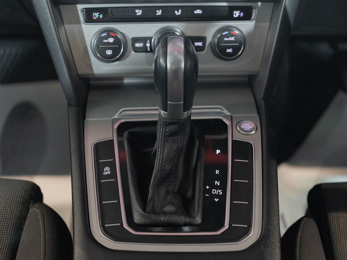 Volkswagen Passat 2015 - фото автомобиля