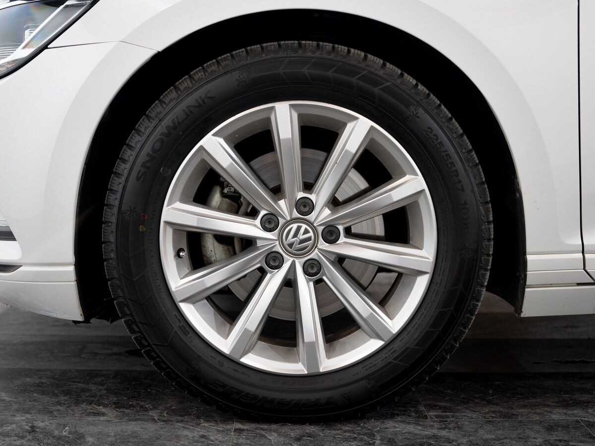 Volkswagen Passat 2015 - фото автомобиля