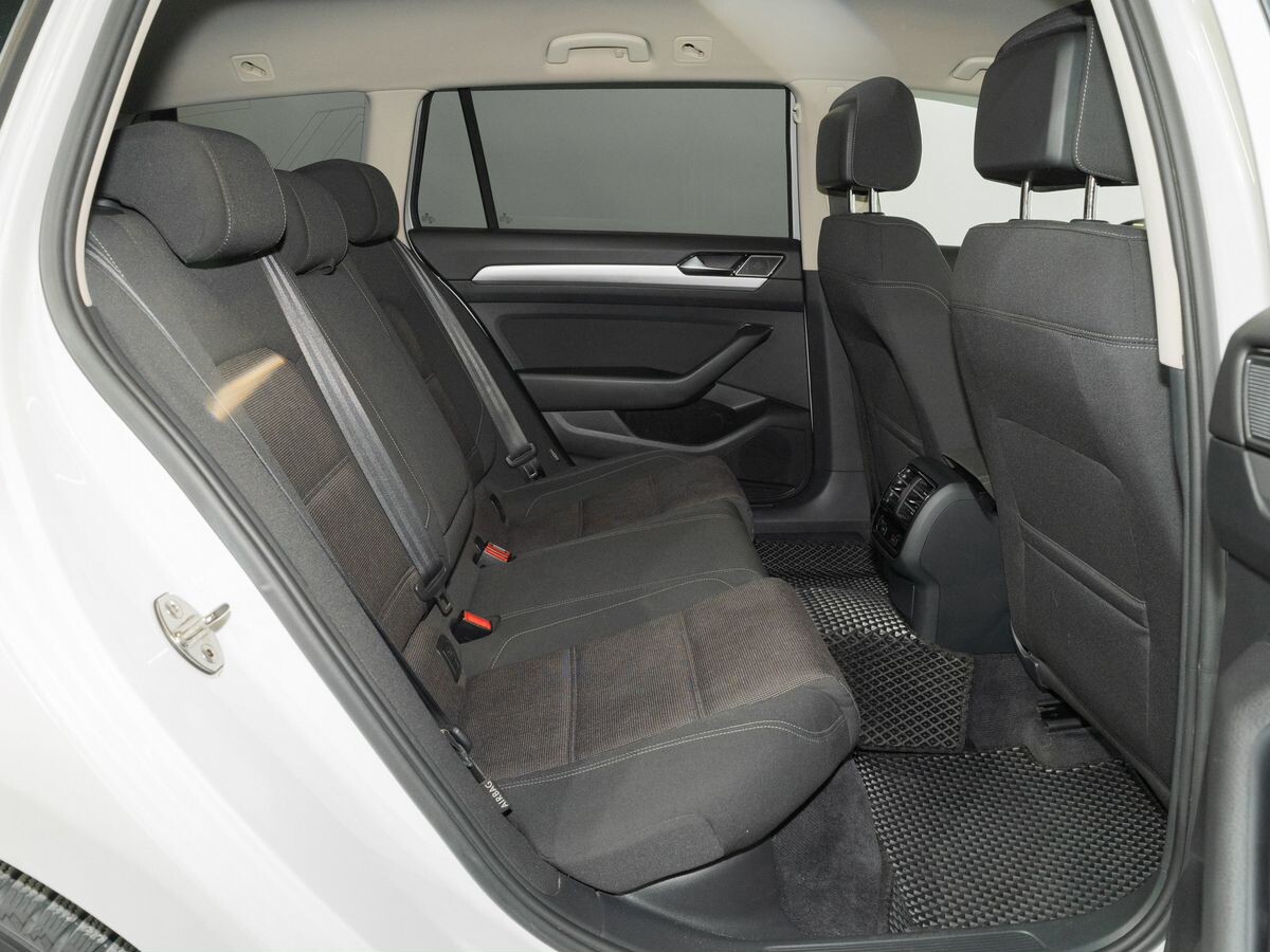 Volkswagen Passat 2015 - фото автомобиля