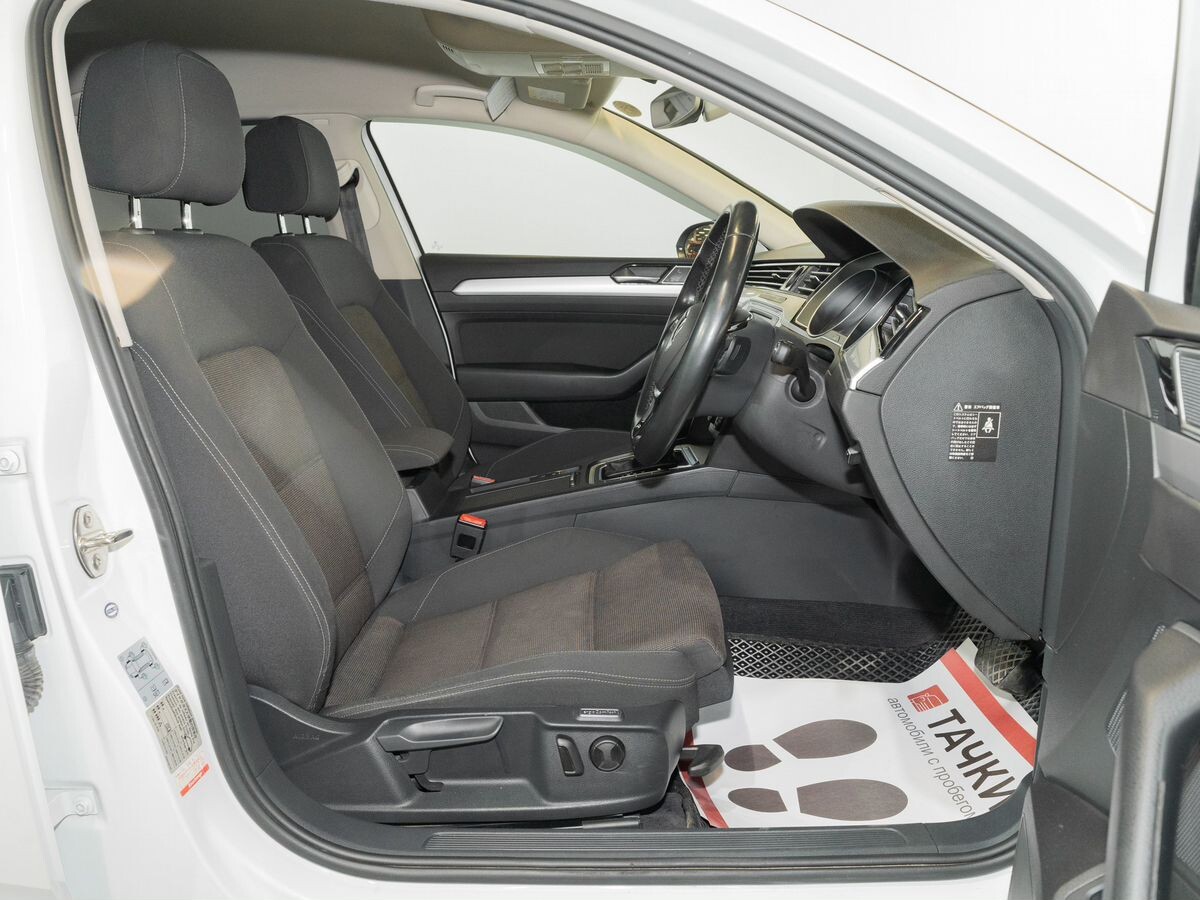 Volkswagen Passat 2015 - фото автомобиля