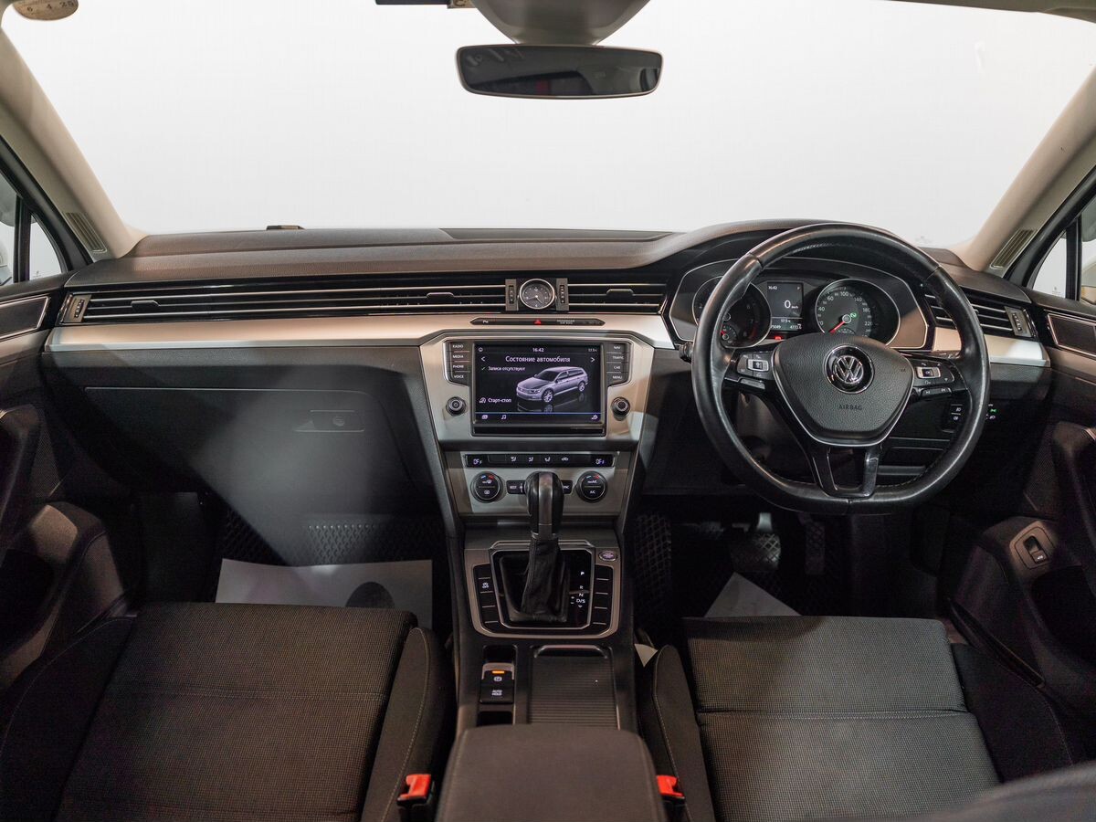 Volkswagen Passat 2015 - фото автомобиля