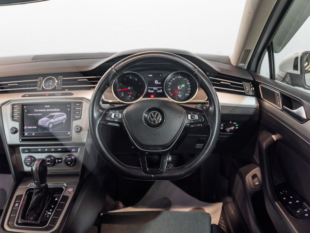 Volkswagen Passat 2015 - фото автомобиля