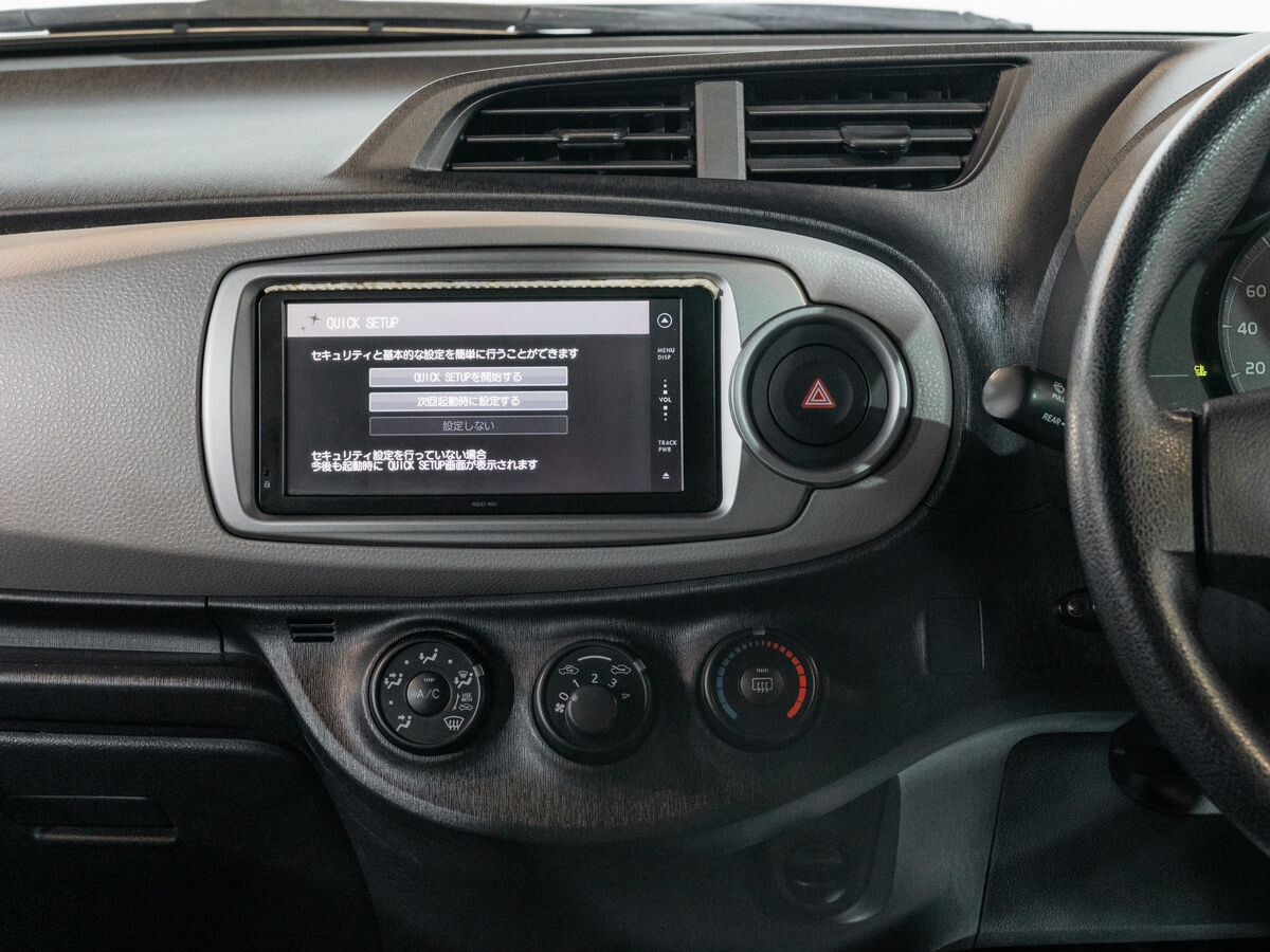 Toyota Vitz 2011 - фото автомобиля