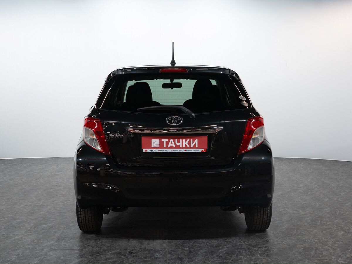 Toyota Vitz 2011 - фото автомобиля